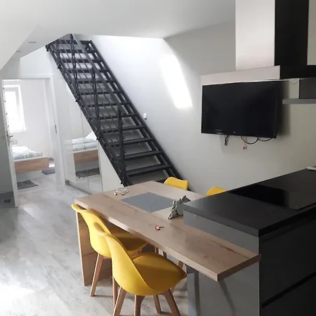 Platinum Apartment *